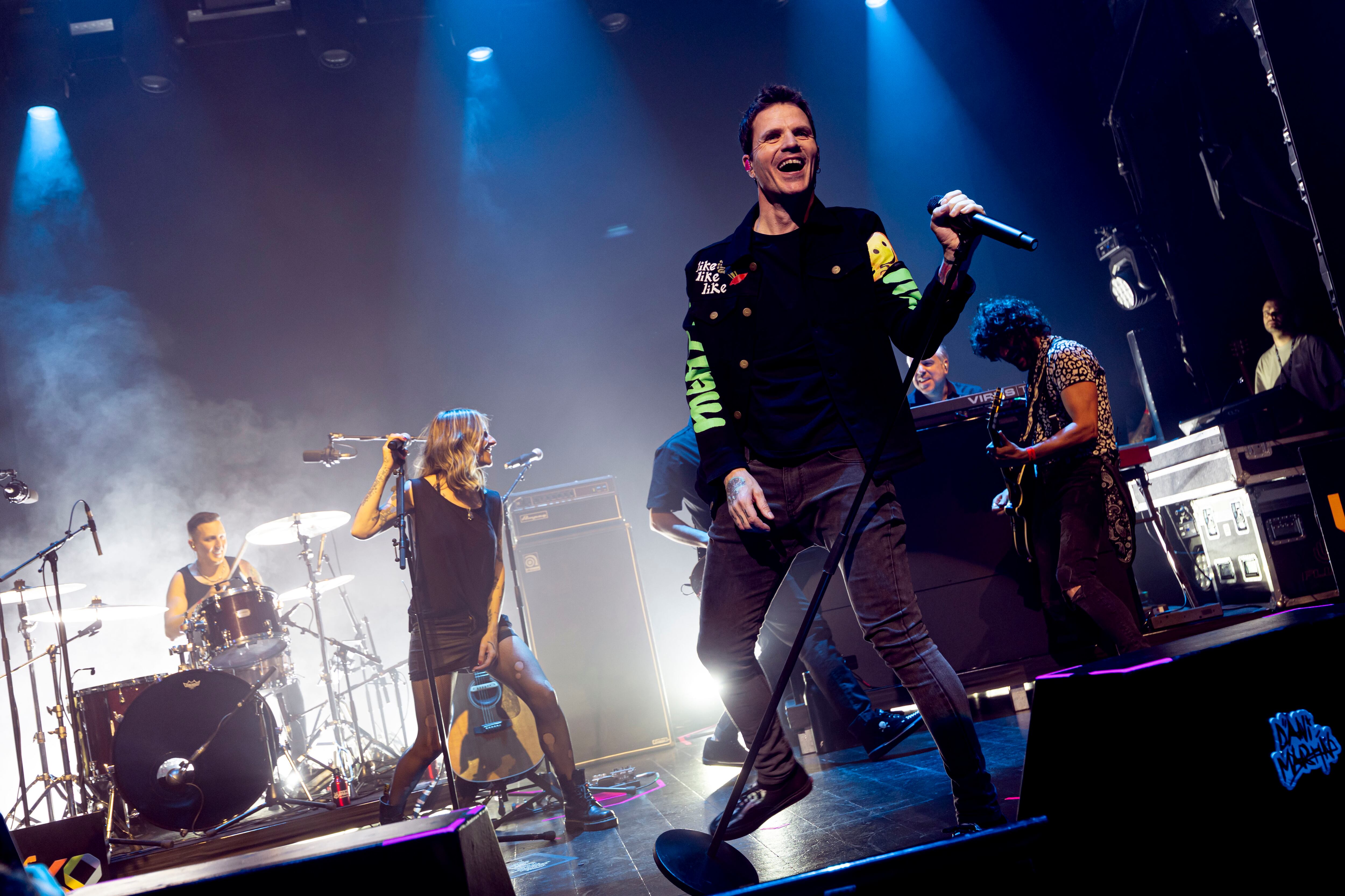 Dani Martín un día soñó con estar donde está y en LOS40 Básico Santander nos ha hecho viajar a todos con su música por sus 25 años en la música.