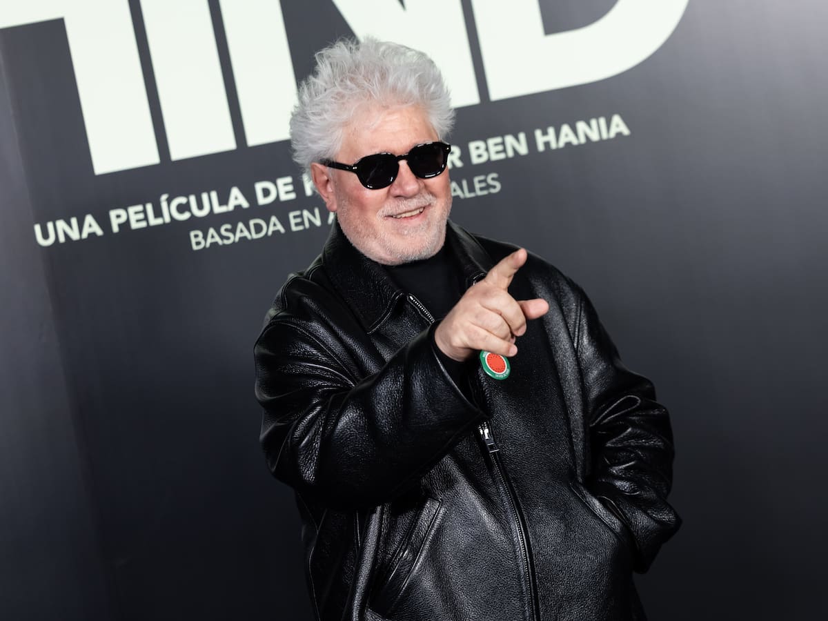Almodóvar lo vuelve a hacer: el primer cartel de 'Amarga Navidad' está a la altura de los de 'Madres Paralelas' y 'Todo sobre mi madre'