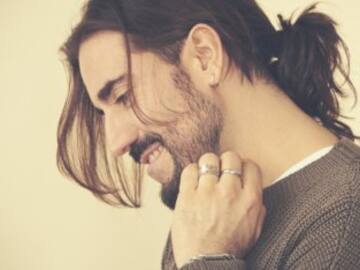 Andrés Suárez: Su nuevo libro nos invita a hablar con él de pandemia, sexo, alcohol, terapia o música