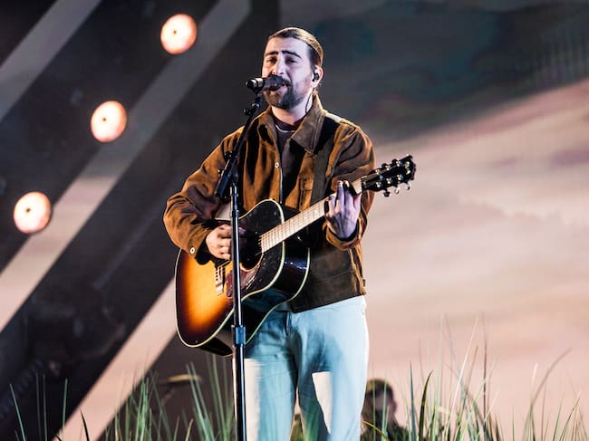 Noah Kahan actúa en la 59º edición de los Academy of Country Music Awards.