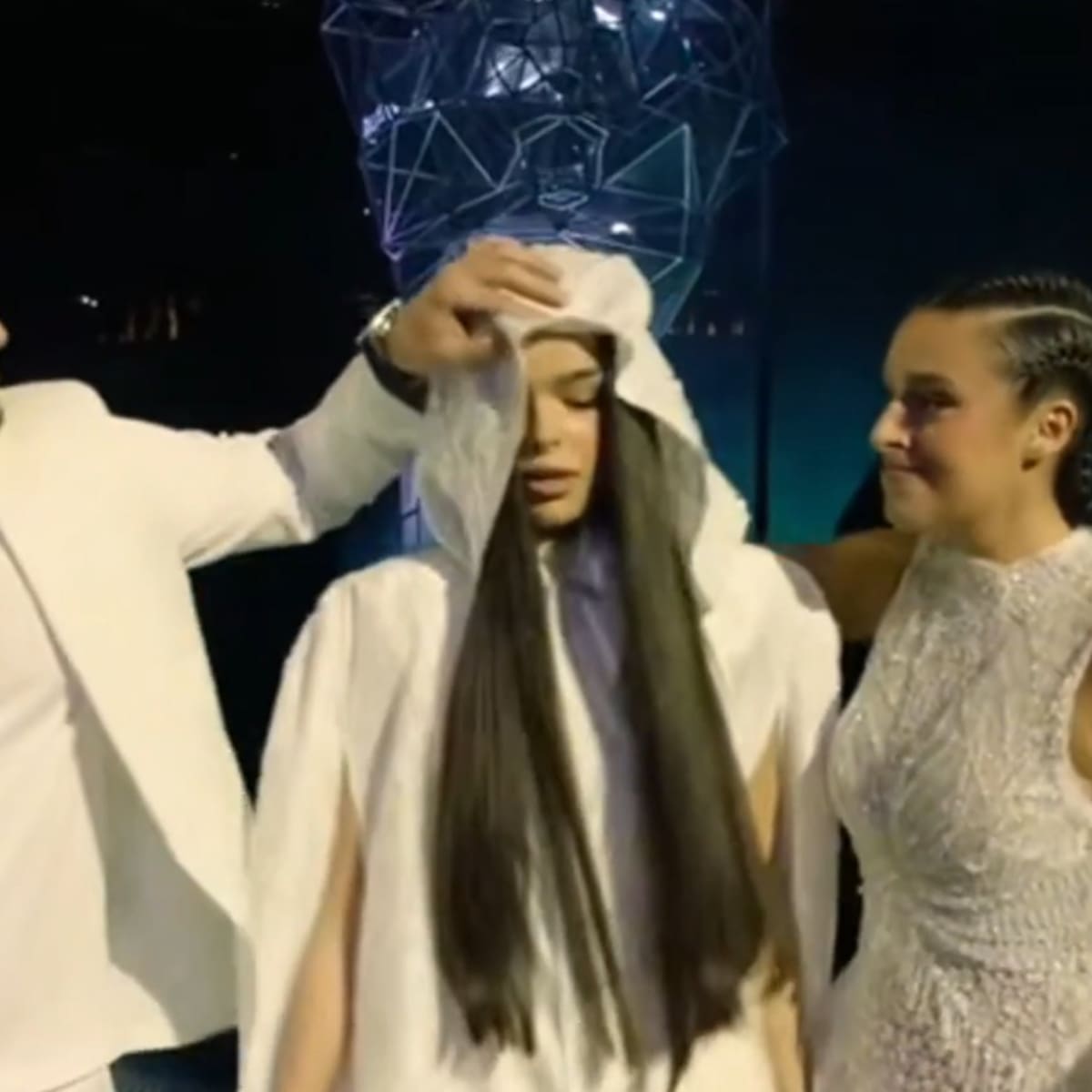 El 'face reveal' de Laura Díaz en 'La Velada del Año VI': Marta Díaz muestra la cara de su hermana pequeña por primera vez