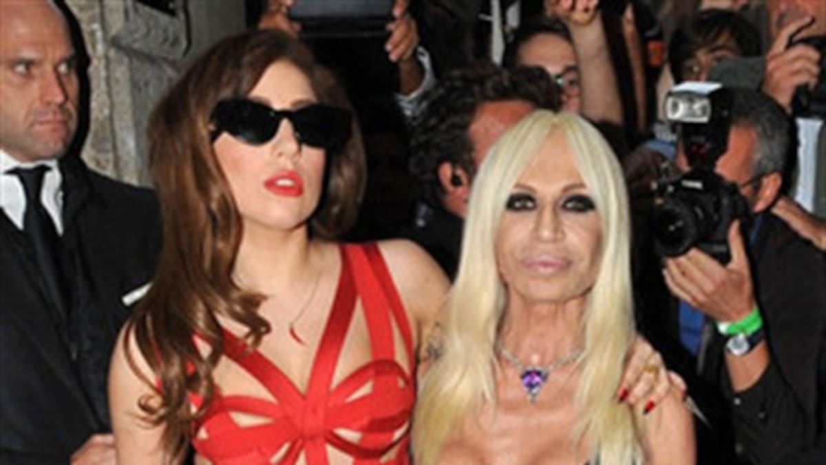 Lady Gaga se dedica un tema a Donatella Versace