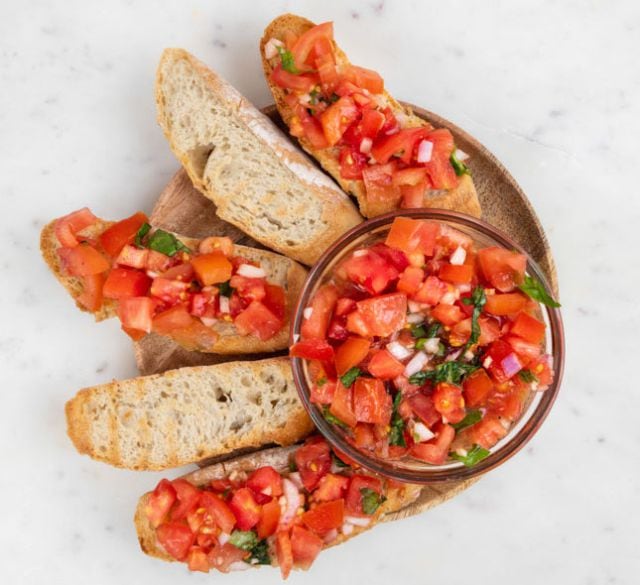 Bruschetta de tomate.