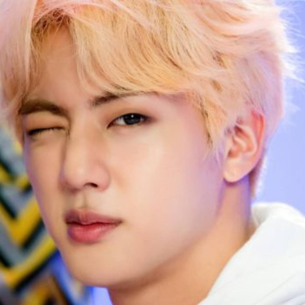 Las fotos de JIN de BTS que revolucionaron las redes sociales