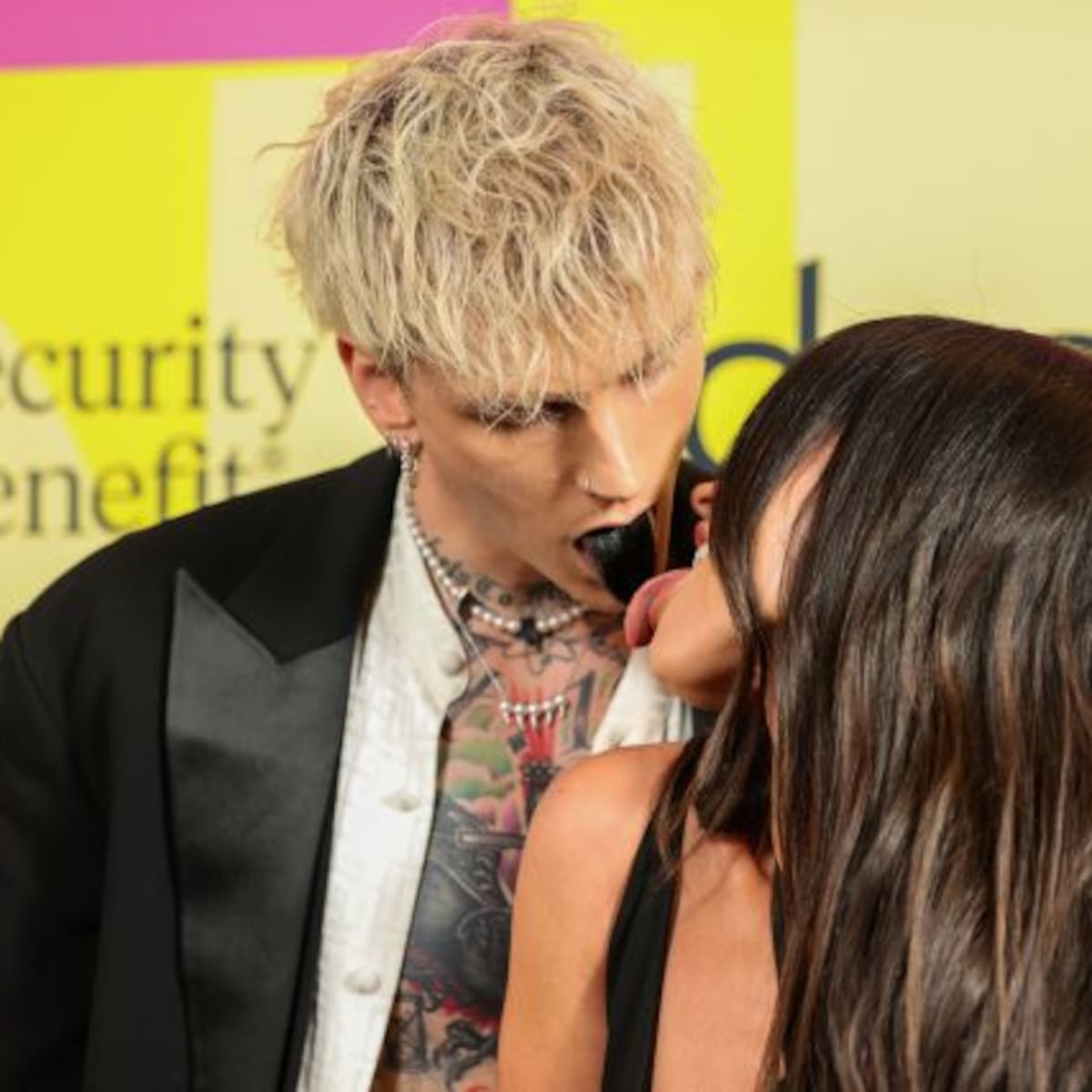 Billboard Music Awards 2021: Las parejas llenan de pasión la ‘red carpet’ y Karol G pone la sensualidad