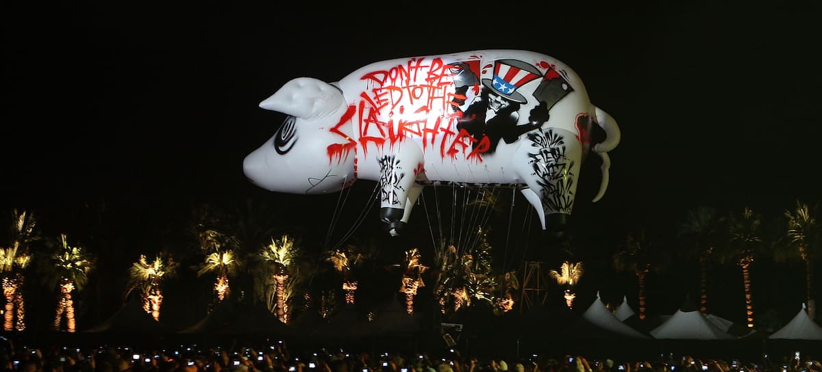 El cerdo de Roger Waters sobrevolando Coachella, 2008