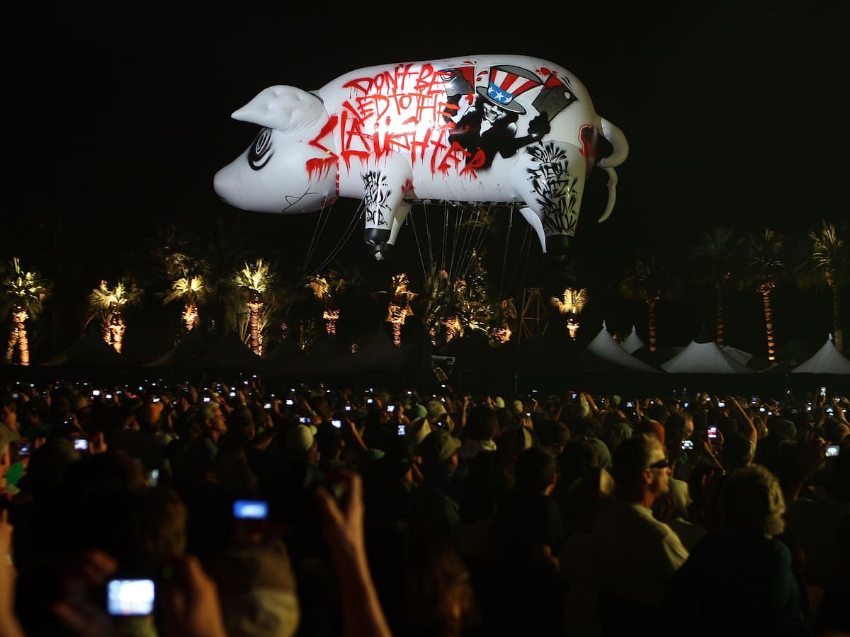 Coachella y el misterioso cerdo inflable que terminó en una recompensa de 10.000 dólares