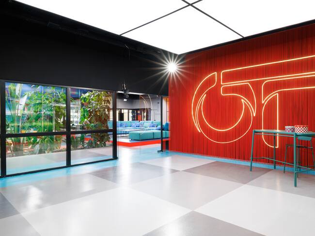 Lo que primero verán los nuevos concursantes será el nuevo logo de OT presidiendo la Academia. ¿Quién no querría hacerse una foto ahí?