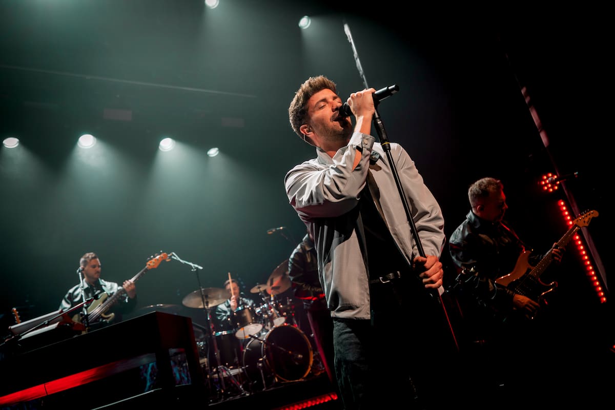 Arranca un concierto para sentirlo todo. CLICKBAIT abre la puerta a KM0 y a un viaje muy personal.