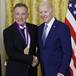 Bruce Springsteen recibe la Medalla Nacional de las Artes de manos de Joe Biden