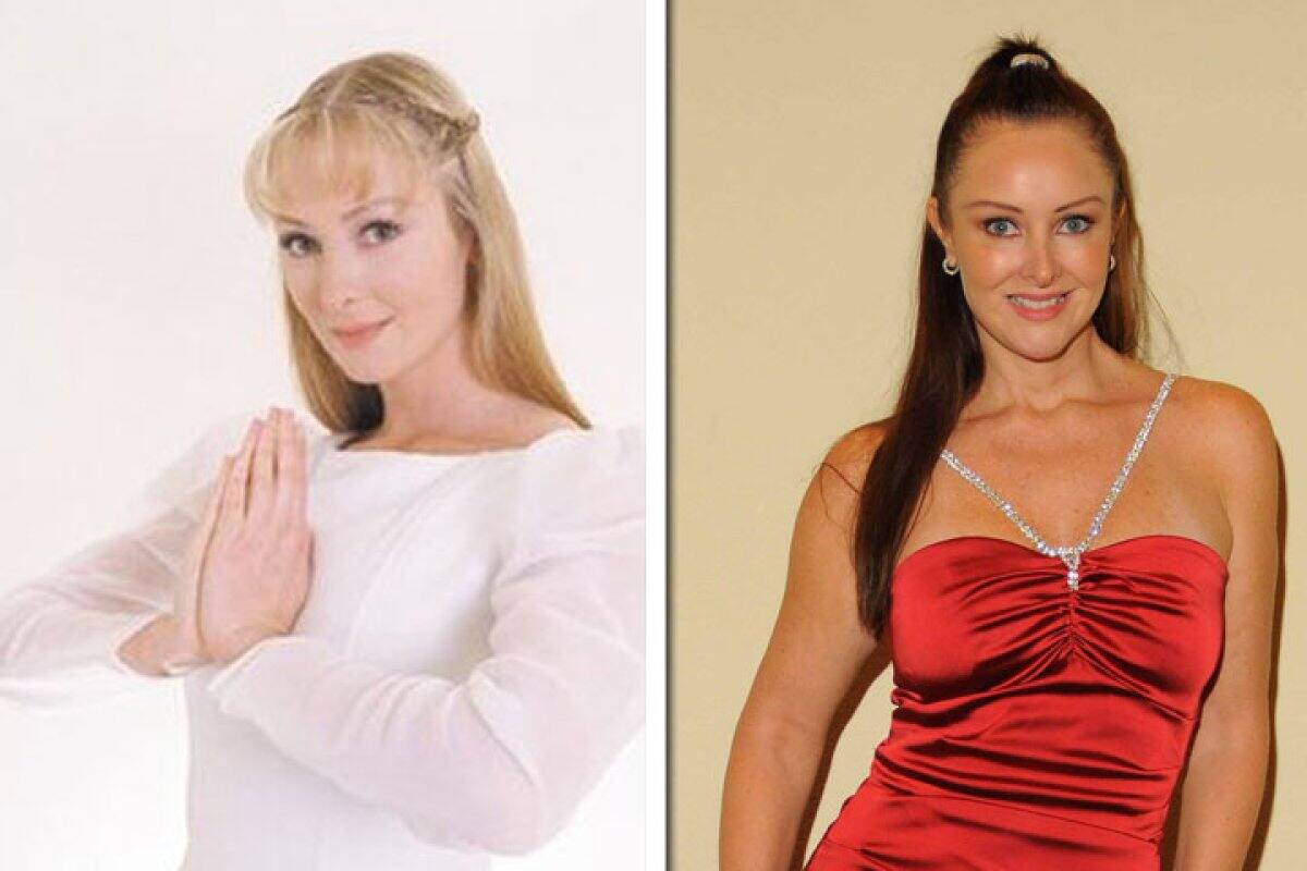 Angélica Larios - Marisol Santacruz era quien interpretaba a la mamá de Dulce María. En la novela aparece como un ángel que se comunica con su hija.