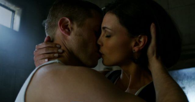 Ben McKenzie y Morena Baccarin atraviesan un gran momento.