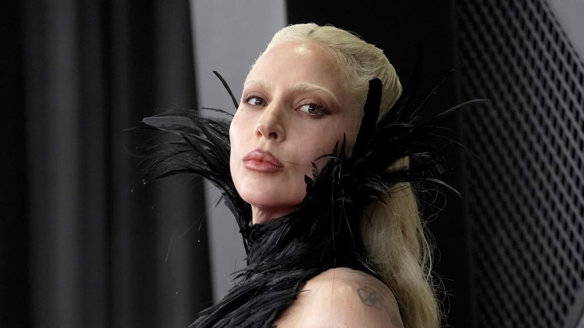 ¿Por qué algunos artistas en los Grammy llevaban dos dólares en la mano?