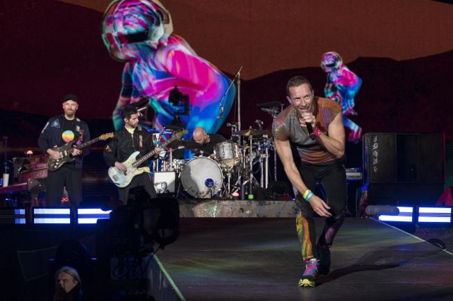 Coldplay derrocha energía y emoción en su primer concierto en Barcelona.