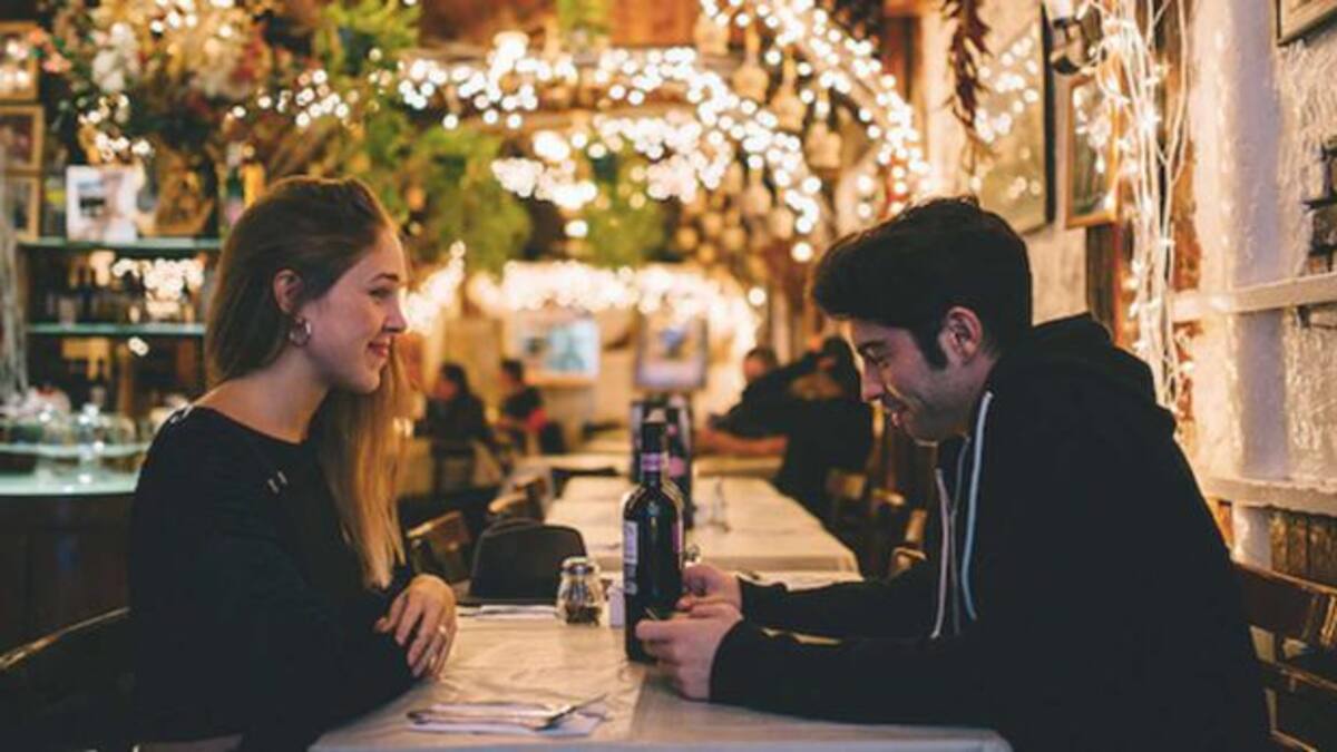 Estudio revela que parejas que se conocen através de Tinder son más estables