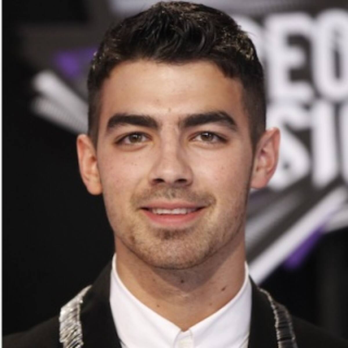 Joe Jonas reveló que perdió la virginidad con Ashley Greene