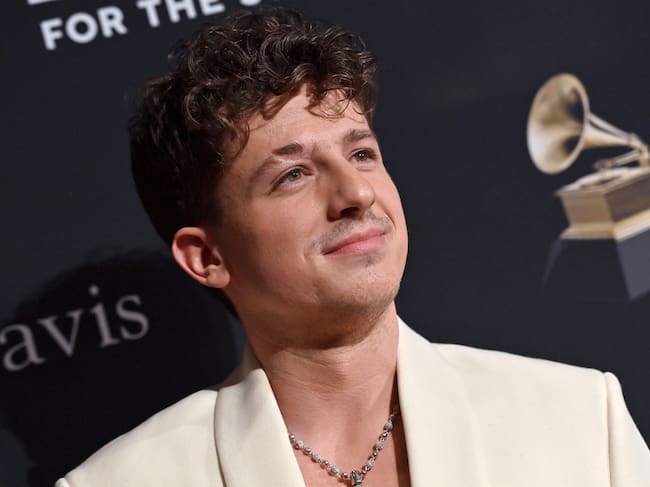 Charlie Puth en los Grammy 2023