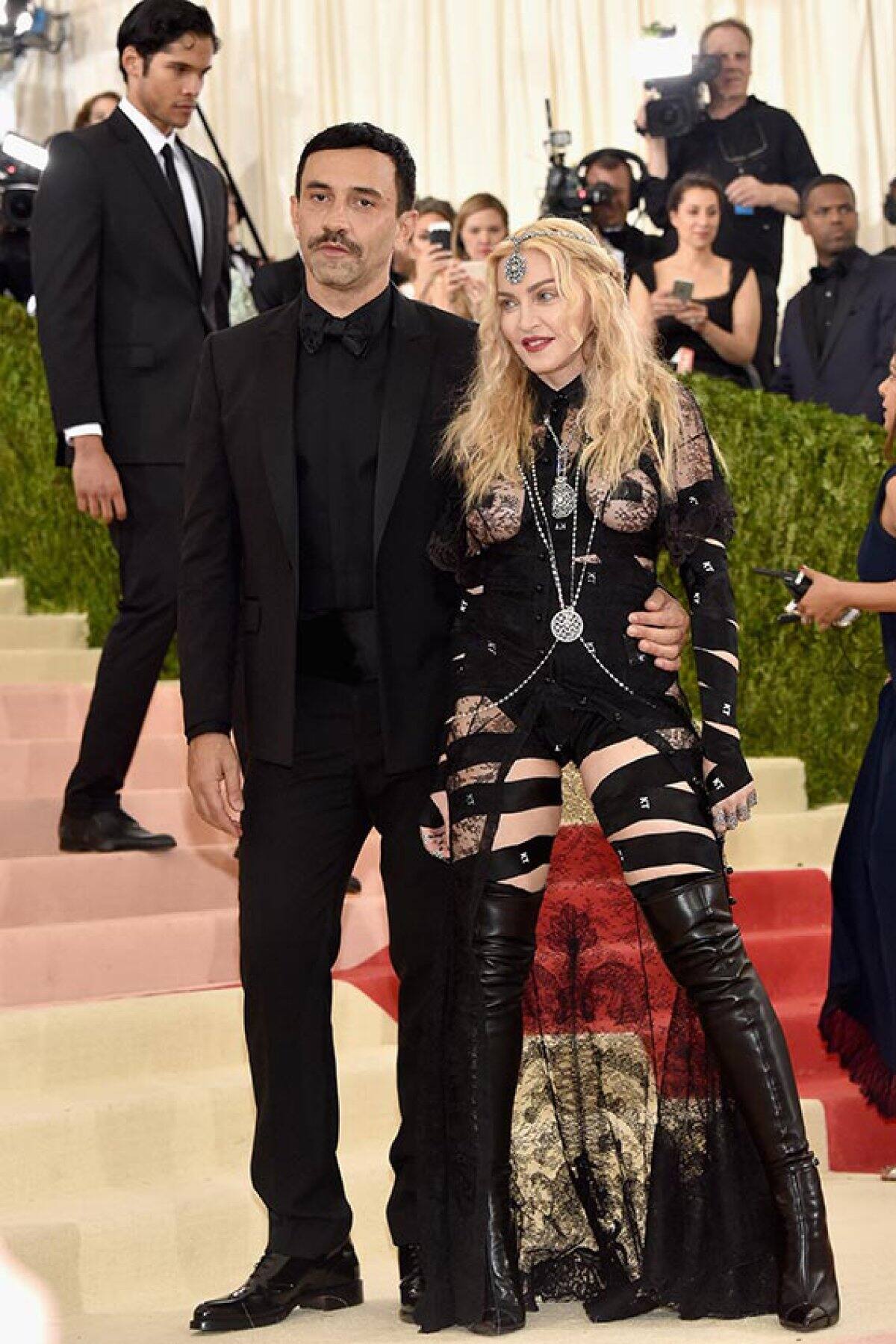 Vestida de Givenchy