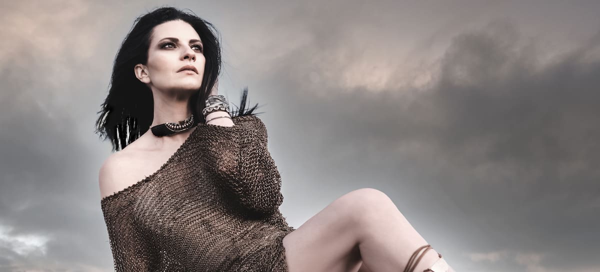Laura Pausini en una foto promocional de su lanzamiento 'Mi Historia Entre Tus Dedos'