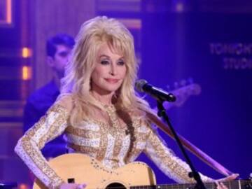 Dolly Parton se vacuna con “su propia medicina” al ritmo de Jolene