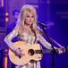 Dolly Parton se vacuna con “su propia medicina” al ritmo de Jolene