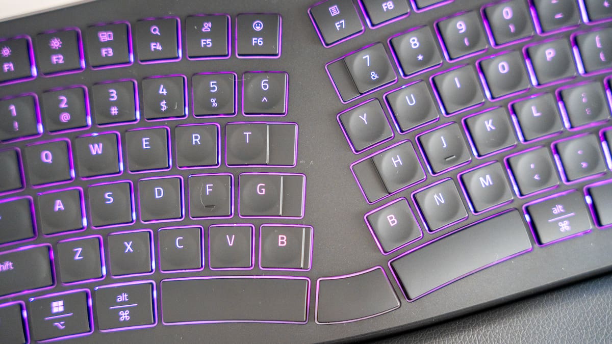 Razer Pro Type Ergo: el teclado que separa tus manos para que escribas mejor