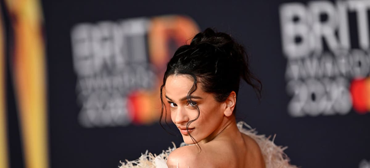 Rosalía recrea el mítico look de Carrie de 'Sexo en Nueva York'