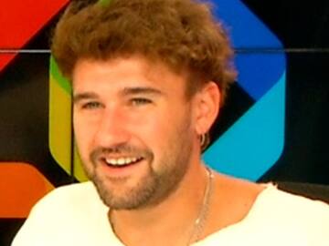 DANI FERNÁNDEZ Y ARDE BOGOTÁ: “SALIERON TANTAS CANCIONES QUE PODRÍAMOS LLAMARNOS ARDE FERNÁNDEZ”