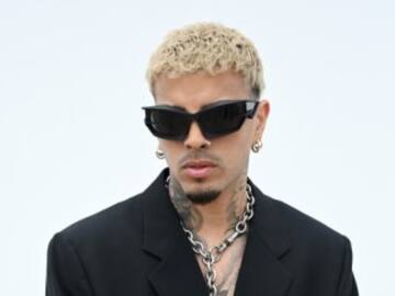 Rauw Alejandro celebra su 30º cumpleaños entre sábanas, con una tarta gigante y en buena compañía