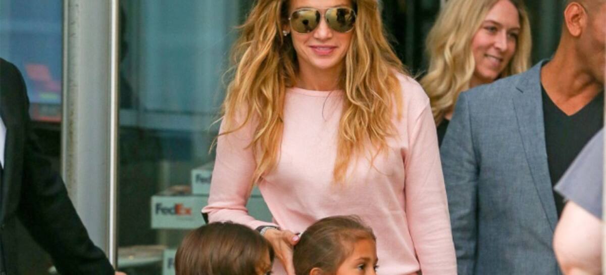 Jennifer Lopez junto a sus gemelos Max y Emme
