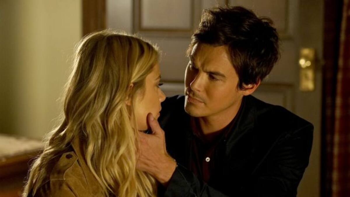 Actor de la serie 'Pretty Little Liars' disfruta desnudo en las playas de Guanacaste