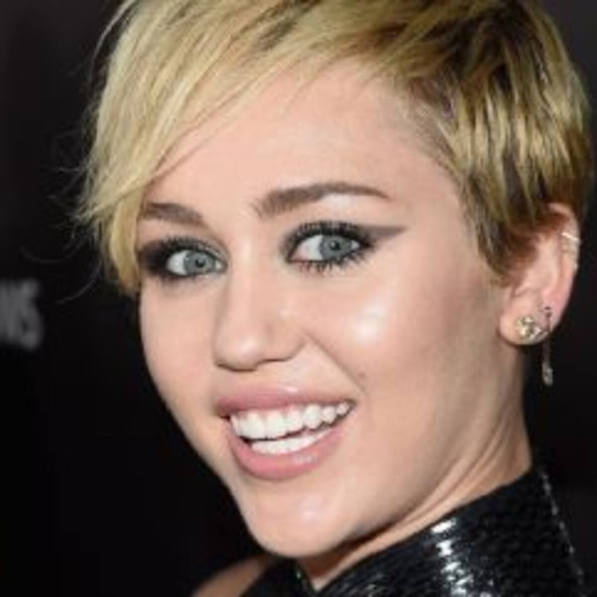 ¡Ariana Grande y Miley Cyrus rompen con sus novios!