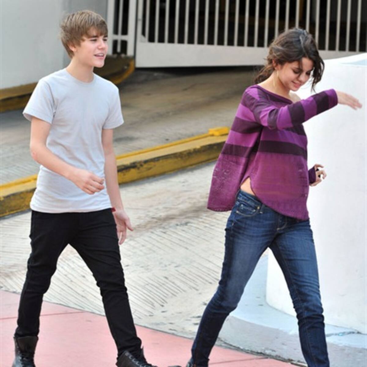 Justin Bieber usa pantalones de mujer