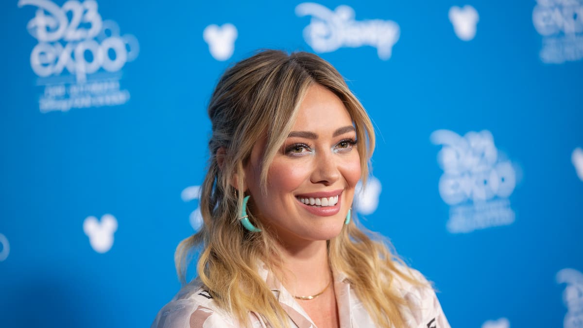 Hilary Duff explica por qué le ha dedicado 'We don't talk' a su hermana