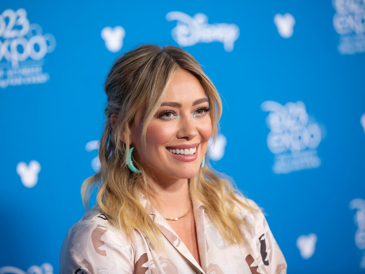 Hilary Duff explica por qué le ha dedicado 'We don't talk' a su hermana