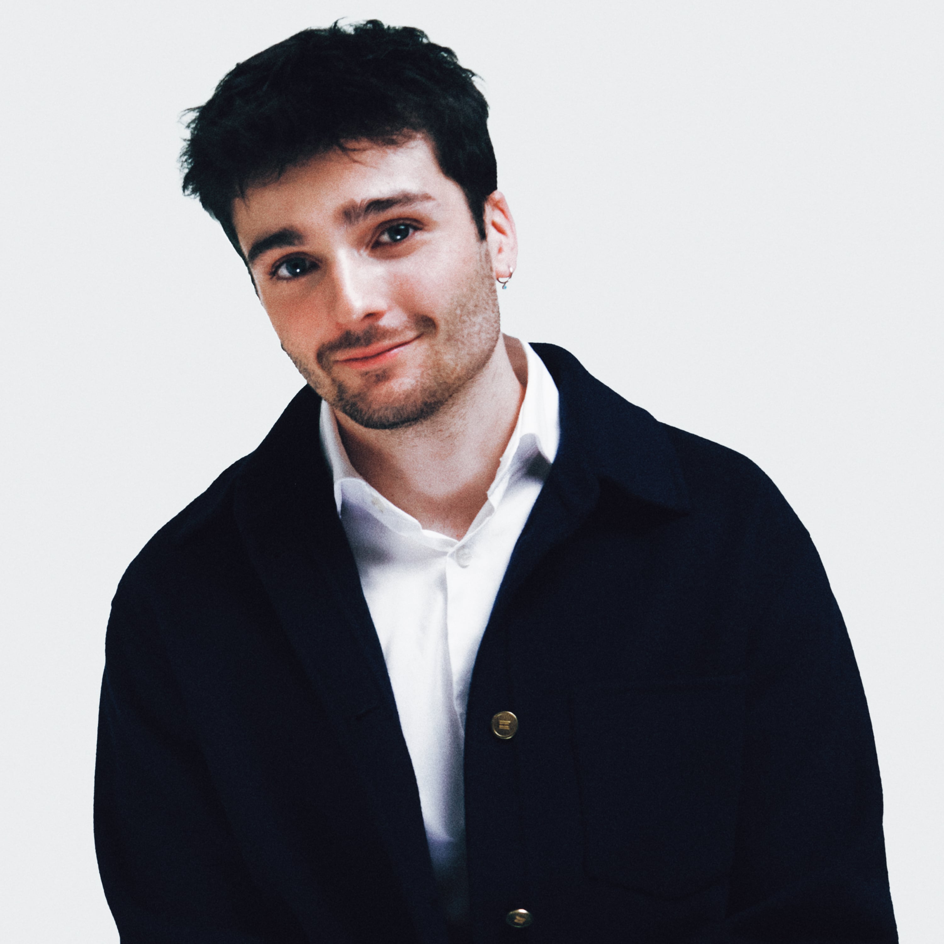 Max Navarro en la portada de su primer single tras &#039;Operación Triunfo 2025&#039;. / Amazon Content Services, LLC / Gestmusic Proyectos, S.L.U