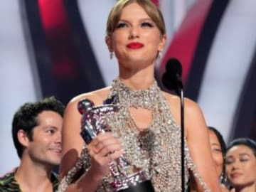 Taylor Swift anuncia la llegada de su nuevo álbum durante su discurso a Mejor Vídeo del Año en los VMA 2022