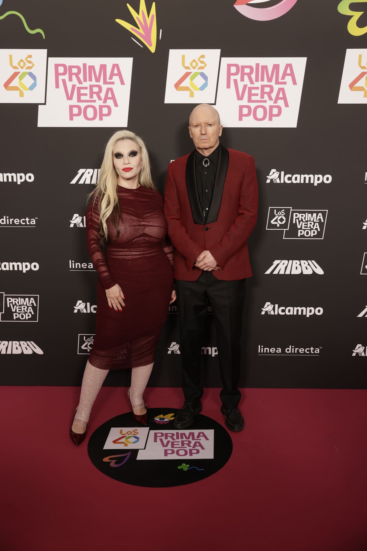 Fangoria tampoco ha querido perderse el evento de la primavera. Y lo ha hecho a conjunto en este color granate que temporada tras temporada nos enamora.