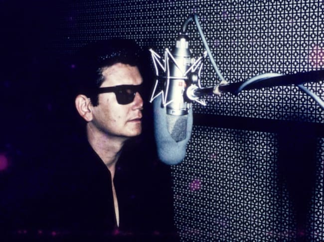 Roy Orbison, en el estudio de grabación.