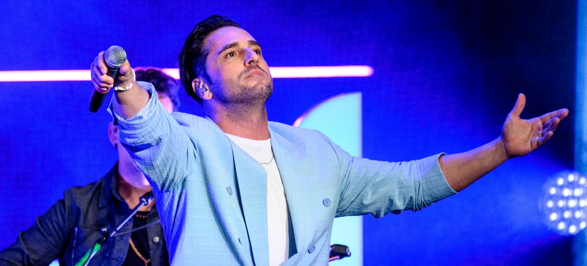 David Bustamante durante un concierto con Dial.