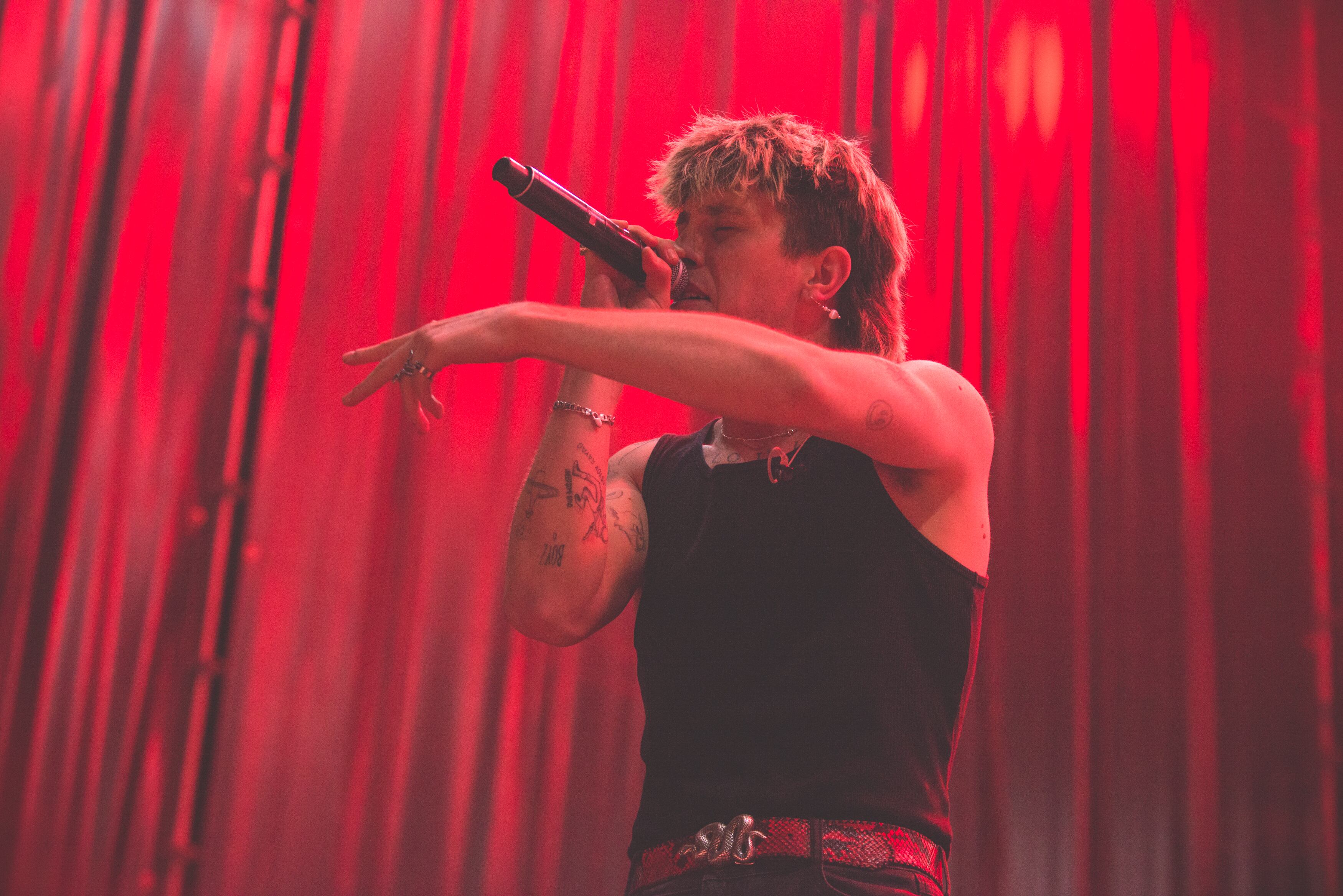 Walls llegó a LOS40 Pop Toledo con la intención de poner el toque más punky, con 'Quédate, mi corazón' o 'Me encanta(s)'. Fotógrafo: David Gamero