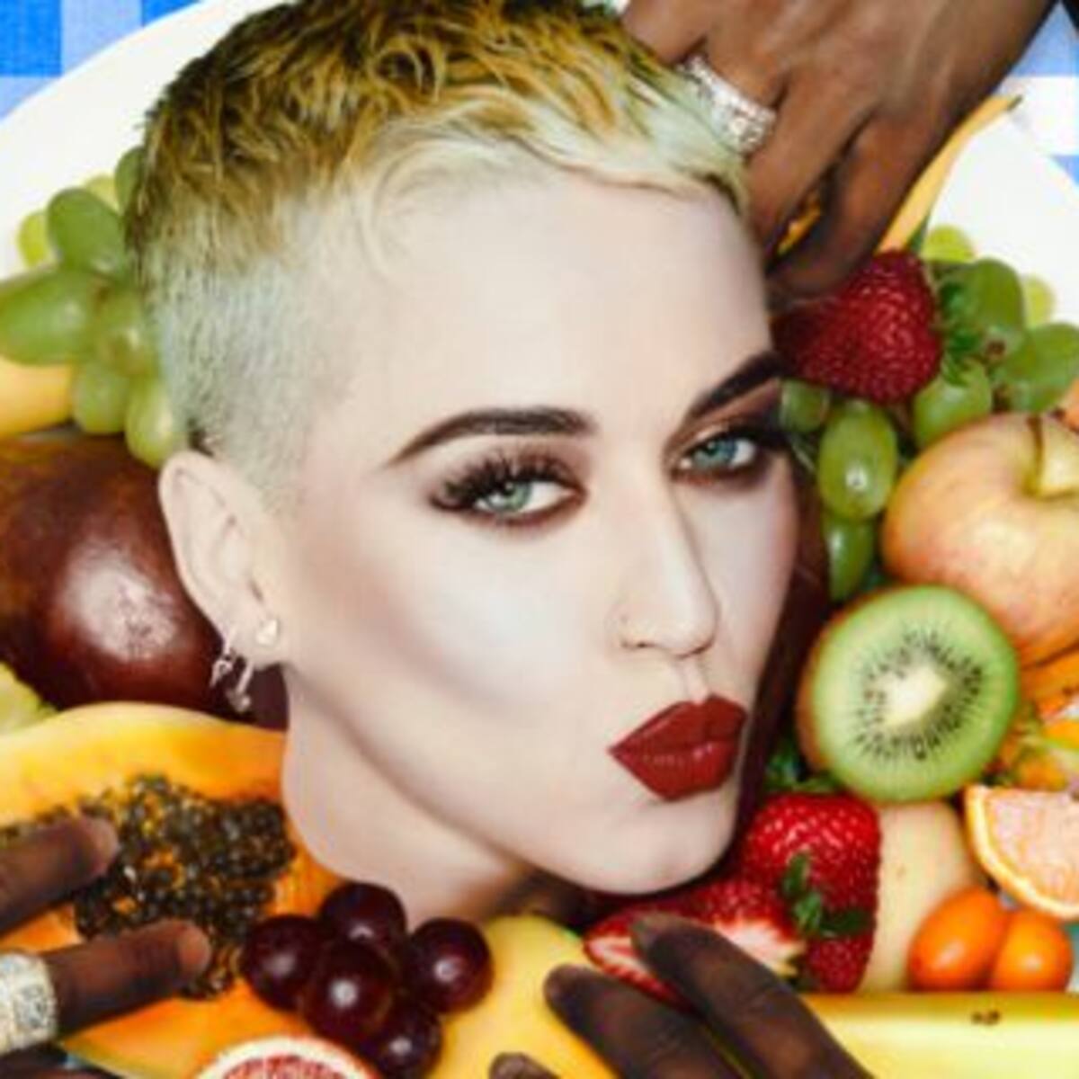 Katy Perry sorprende con el video de “Bon Appétit”