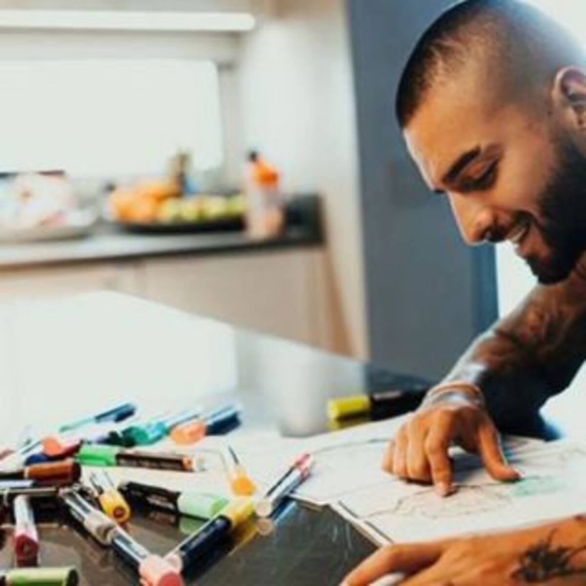 Maluma debuta como diseñador y lanza su línea de ropa