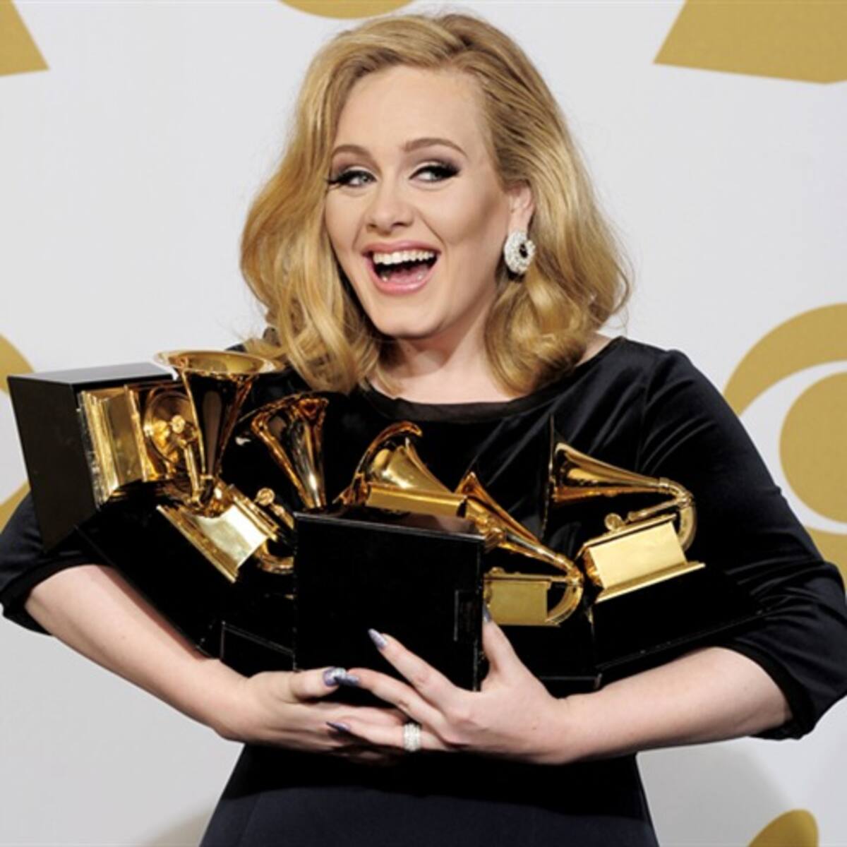 ¡La máxima ganadora del Gramy! Adele.
