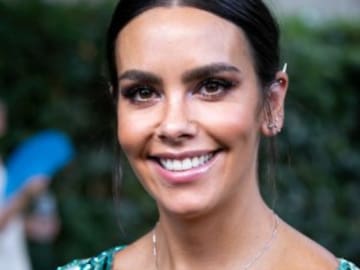 Apoyo masivo a Cristina Pedroche que tiene dudas sobre si compartir más detalles de su embarazo por miedo