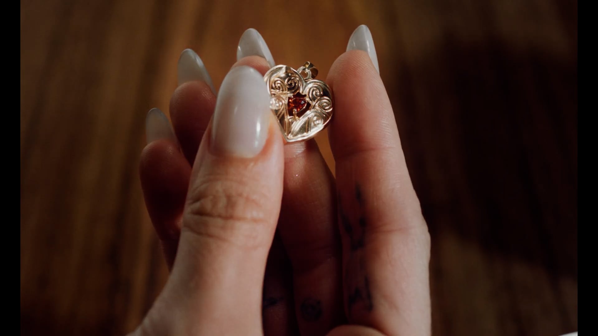 Plano número 6 del videoclip de &#039;Berghain&#039;