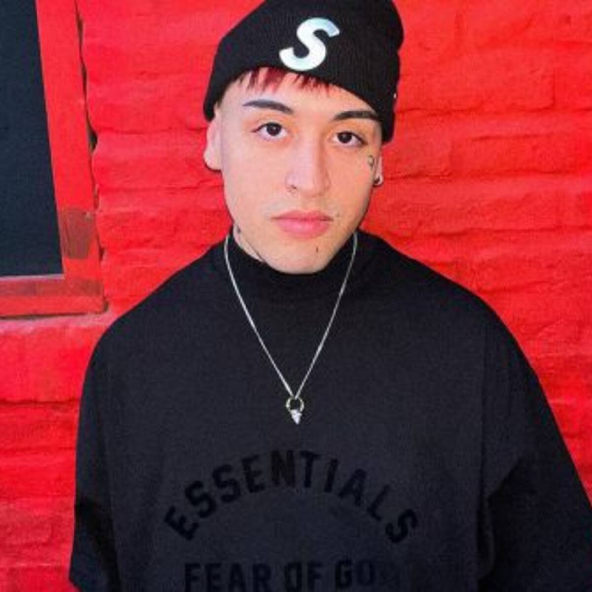 Tiago Pzk se cayó del escenario y se levantó haciendo un freestyle
