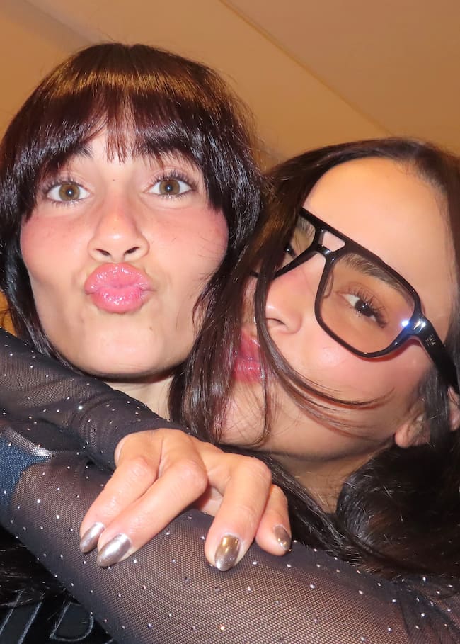 Aitana y Gale en el estudio de composición.