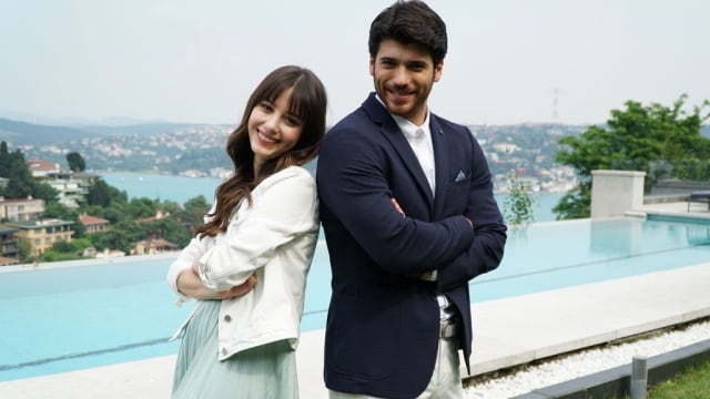 Can Yaman y Özge Gürel, protagonistas de la nueva serie turca de Divinity