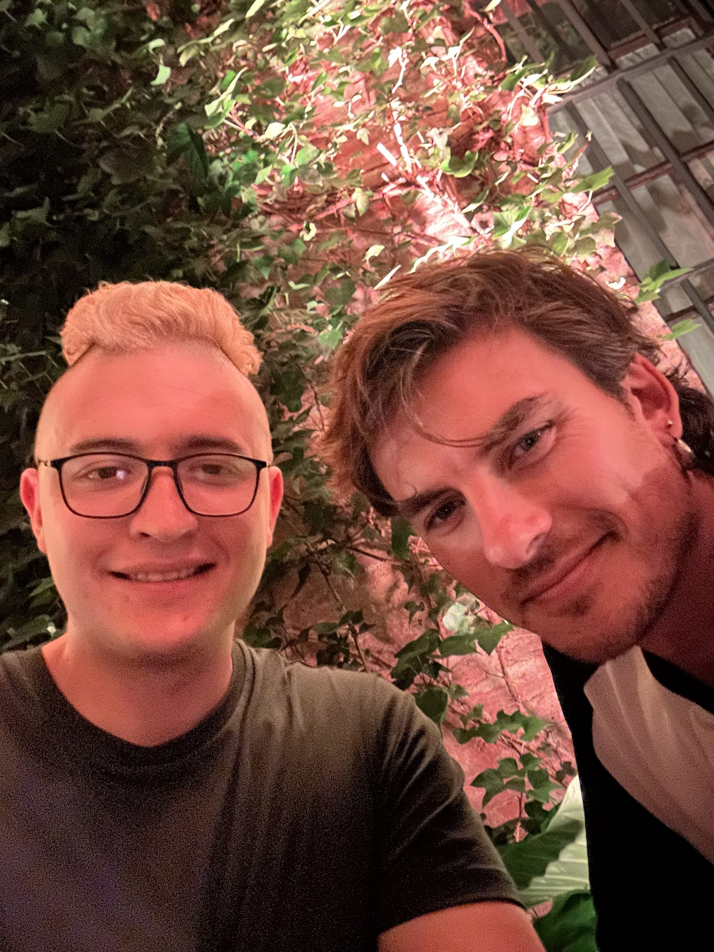 El productor Na'vi con el cantante Andrés Ceballos.